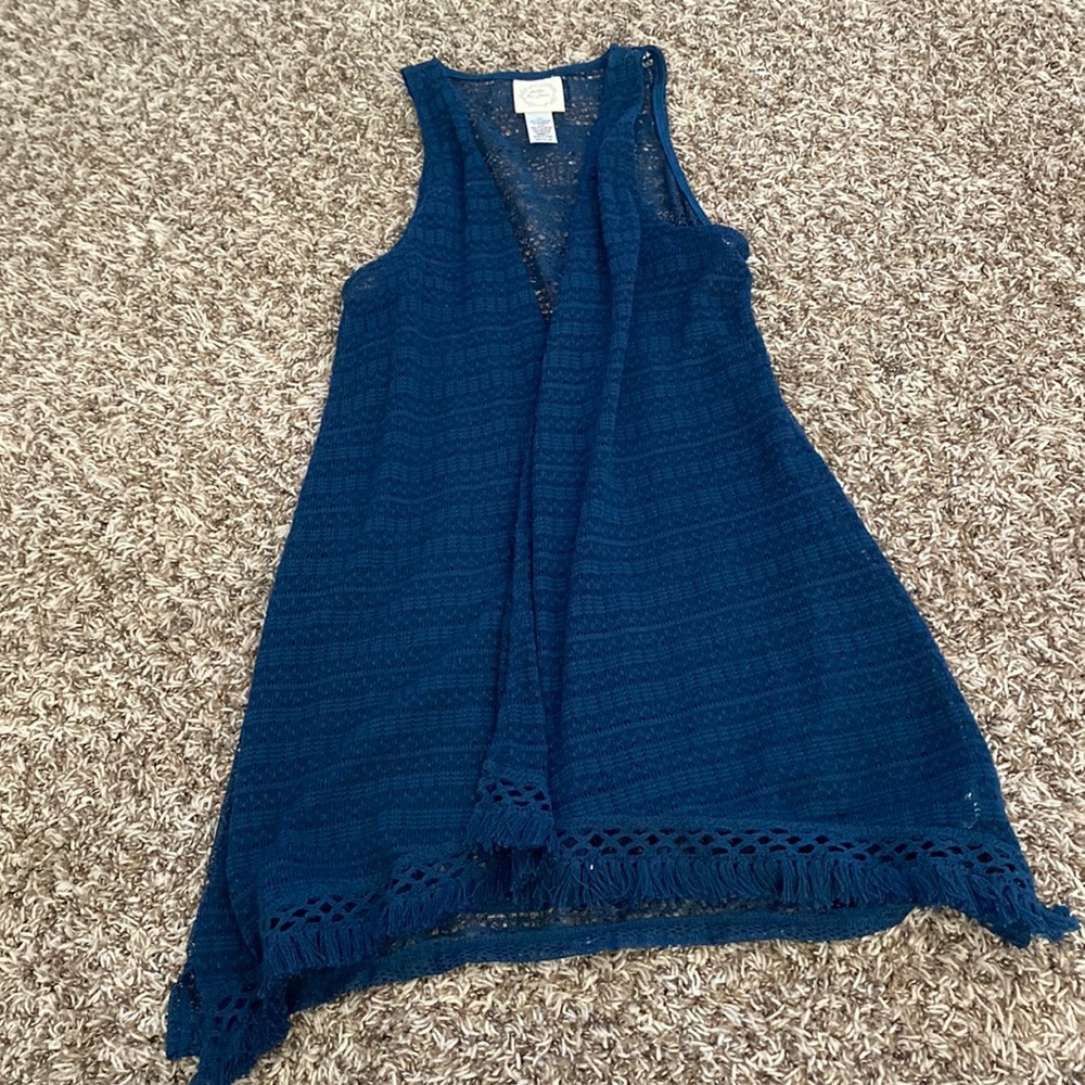 Sleeveless cardigan lace